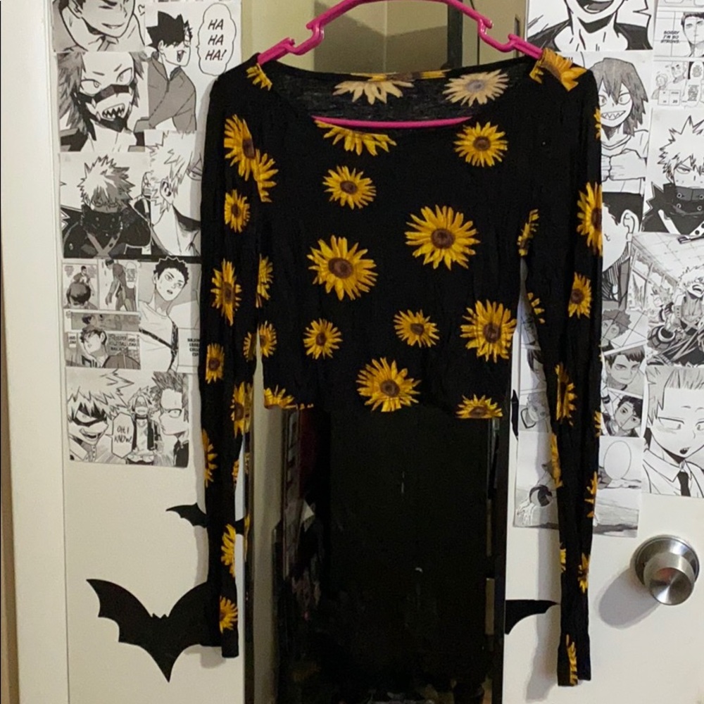 Long sleeve sunflower crop top